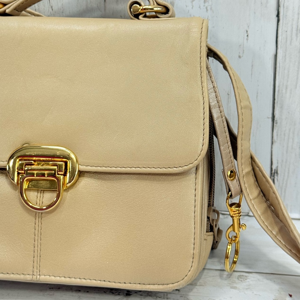 Vintage Tan 80s Faux leather Crossbody Hand bag purse With Mirror & Key Chain - Picture 13 of 13